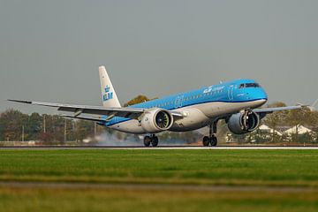KLM Cityhopper Embraer E195-E2 (PH-NXJ). sur Jaap van den Berg
