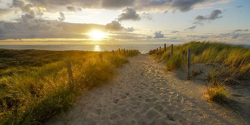 Zon en zee aan het strand