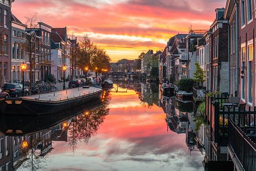 Leiden - Zonsopgang over de Nieuwe Rijn (0044)