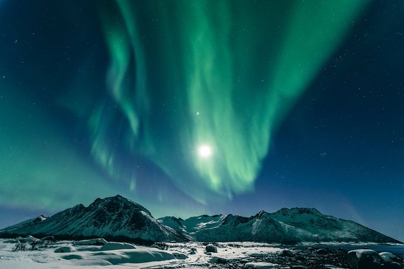 Noorderlicht Aurora Borealis in de nacht boven Noord-Noorwegen van Sjoerd van der Wal Fotografie