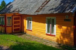 Vieille maison en bois pittoresque dans le parc national de Zemaitija