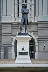 Sir Stamford Raffles vor dem Victoria Theatre
