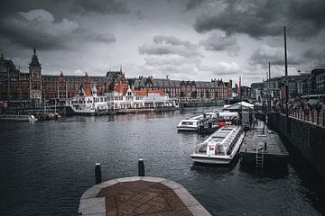 Traditionele huizen en bruggen in Amsterdam