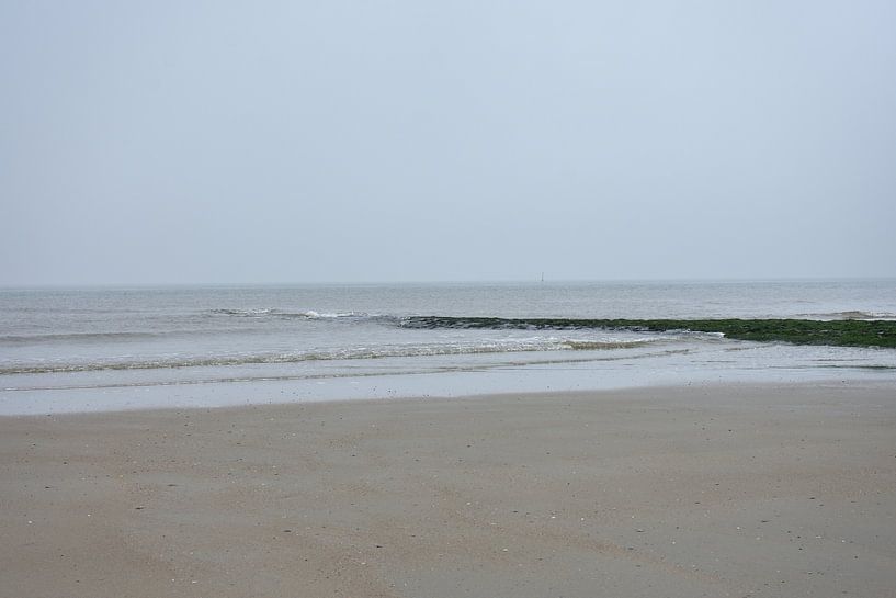Sea view on the beach by Philipp Klassen