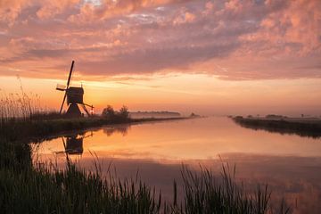 Dutch sunrise van Ilya Korzelius