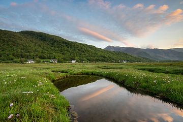 Coucher de soleil Glencoe Vally Écosse Île de Skye sur Peter Haastrecht, van