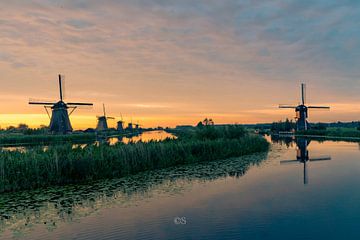 Kinderdijk Golden Sunrise van Chandu Srirangam