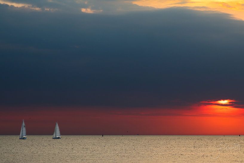 Driekleurige zonsondergang. van Josmar Colmenares