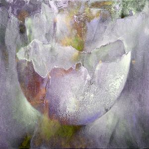 The eggshell - structures in pink, grey and yellow
