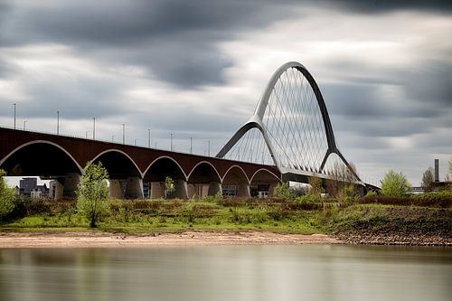 De Oversteek in Nijmegen by Mark Bolijn