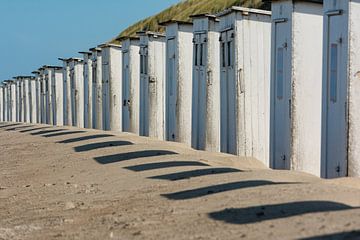 Strandhäuser nach Sturm Pol 9 Texel von Ronald Timmer