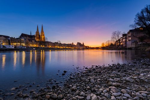 Zonsondergang in Regensburg aan de Donau van Robert Ruidl