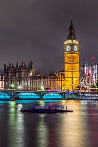 LONDON Night-time view of Big Ben