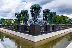 Fontein in Vigeland park in Oslo van Evert Jan Luchies