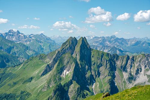 Höfats oostkant met de Allgäuer Höhen Alpen op de achtergrond