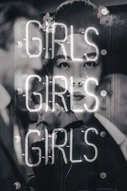 Girls, Japanese photo of a woman in a mirror by Atelier Liesjes