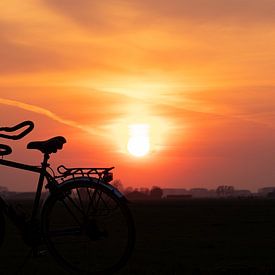 Radfahren bei Sonnenuntergang von Petro Luft
