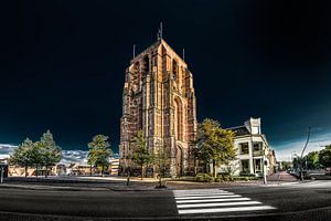 De Oldehove in Leeuwarden in het avondlicht en een donkere lucht