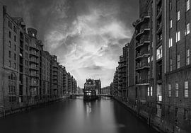 Hamburg Speicherstadt- Sonnenuntergang am Wasserschlösschen von Frank Herrmann