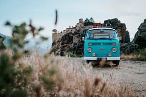 Volkswagen van at the monasteries of Meteora in Greece | Travel Photography by Milene van Arendonk