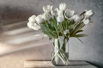 White bouquet of tulips by Ellen Driesse