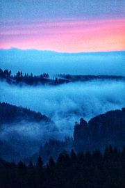 Zonsopkomst in de bergen van Sylvia Remenyi-Kuiper