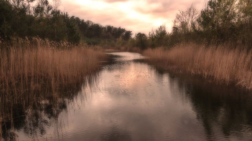 Zonsondergang bij de zandafgraving in Maarn van Tim Abeln