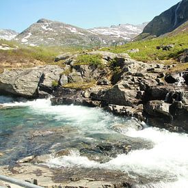 Waterval bij Valldal hoogvlakte Noorwegen van Jan Roodzand