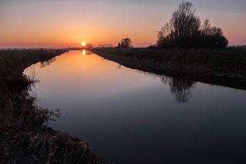Winterse zonsondergang in Oss van Wouter Bos