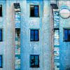 Version bleue d'un bel immeuble à Wissembourg sur Hanneke Luit