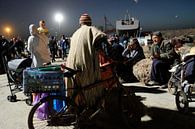 Baby op de vismarkt, 's avonds in Essaouira in Marokko van Ingrid Meuleman thumbnail