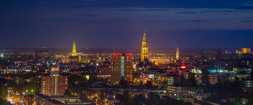 De stad Groningen tijdens het blauwe uur