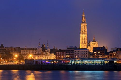 Antwerpen Schelde stadsgezicht in de avond