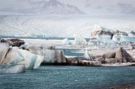 Jökulsárlón gletsjermeer in IJsland van Marcel Alsemgeest thumbnail