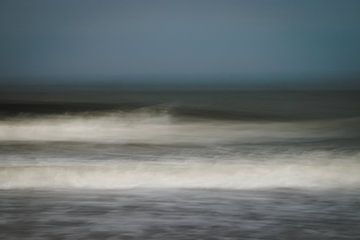 Motion @ the shore No. 12 by Linda Raaphorst