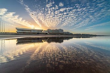 Spiegelung am Strand von Noordwijk von Yanuschka Fotografie | Noordwijk