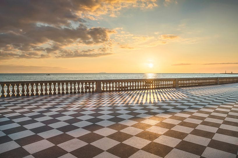 Terrasse von Mascagni bei Sonnenuntergang. Livorno, Toskana, Italien von Stefano Orazzini