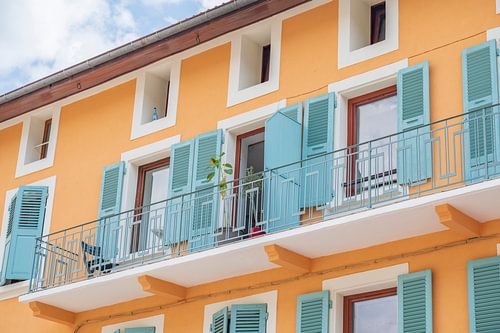 Balcon français en jaune et vert menthe.