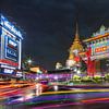 Chinatown Poort Bangkok met gekleurde lichtstrepen van Jan van Dasler