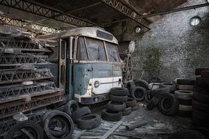 Dieser alte Bus wartet auf seinen Besitzer von Steven Dijkshoorn