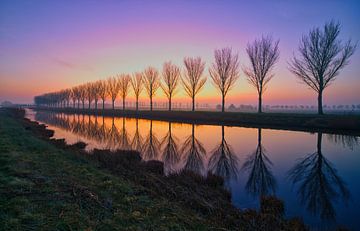 Waterspiegel bij zonsopkomst van peterheinspictures