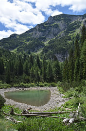 Petit lac lors d'une randonnée en montagne au Kosovo 1 sur Erik Buitenhuis