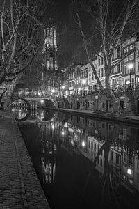 Tour du Dom, Oudegracht et Gaardbrug à Utrecht le soir - noir et blanc