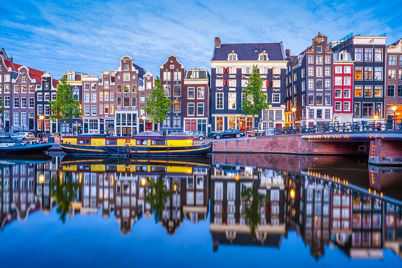 Singel canal in Amsterdam by Thea.Photo