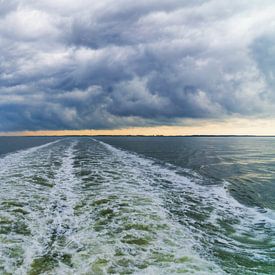 Dark clouds over the Wadden Sea. by Margreet van Beusichem