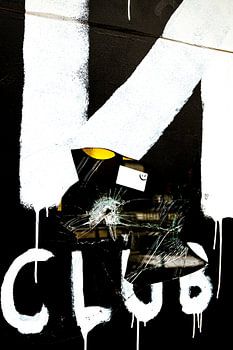 Mur CLUB Noir & Blanc avec Vinyle Fêlé – Art Urbain