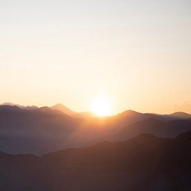 Landschap zonsopkomst van Mei Bakker