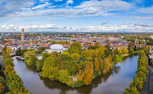 Luftaufnahme der Stadt Zwolle an einem schönen Herbsttag