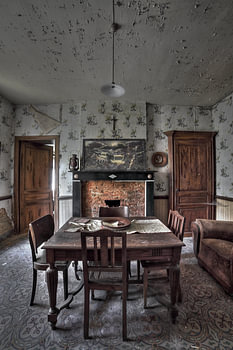 Ferme abandonnée Urbex avec décomposition.