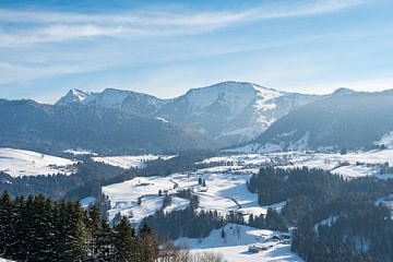 winterlicher Blick auf Säntis und den Hochgrat an der Nagelfluhkette von Leo Schindzielorz